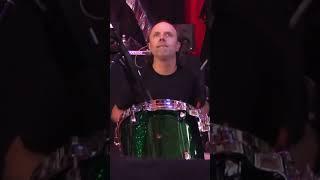 LARS ULRICH SURPRISES JAMES HETFIELD WITH AMAZING DRUM FILL #METALLICA #shorts