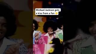 Fan Gives Michael Jackson a Kiss #shorts #michaeljackson