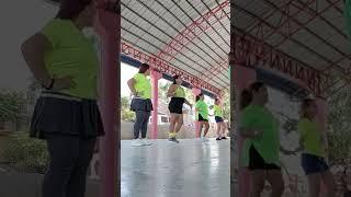 A kiss dance with momshies #zumba #fitness #momzche