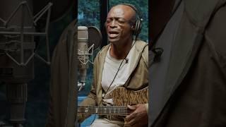 (rare) SEAL acoustic "Kiss From A Rose" performance