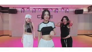 ROYALTYS - 'QUEENCARD' DANCE PRACTICE