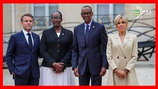 Perezida Kagame na Madamu Jeannette Kagame bari mu Buransa aho bitabiriye inama ya 19 ya OIF