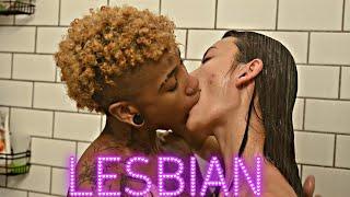 LESBIAN GIRLS KISSING | Lesbians Kiss