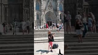 #barcelona #streetmusic #metallica попросили гитару у уличного музыканта в готическом квартале