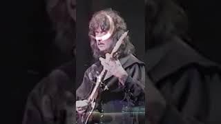 Lendario Ritchie Blackmore tocando com sua esposa 1997 #richieblackmore #blackmorenights #guitar