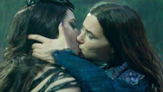 Agatha All Along: Kathryn Hahn and Aubrey Plaza KISS in MCU First